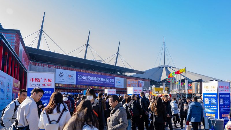 户外舞台的结构安全至关重要，以下是一些需要注意的事项：